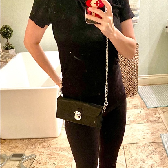 Louis Vuitton Mahina leather wallet crossbody - Picture 10 of 16